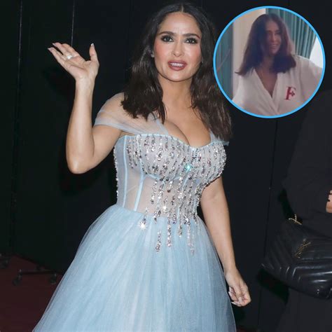 salma hayek flashes|Salma Hayek accidentally flashes everyone as she celebrates 24。